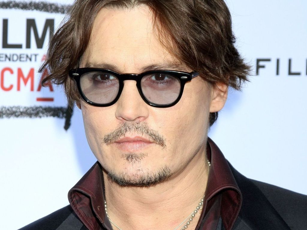 Волшебная джонни депп. Джонни Депп актер. Johnny Depp young. Хобби Джонни Деппа. Джонни Депп с длинными волосами.