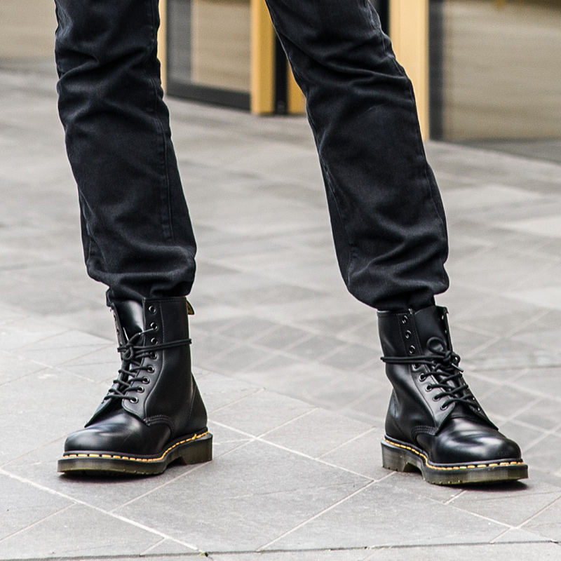 Как носить высокие мужские ботинки с джинсами