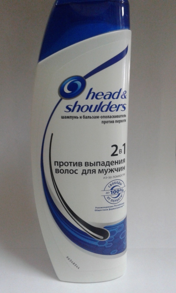 Лучшие шампуни против перхоти. Head & Shoulders шампунь против перхоти против выпадения волос 400мл. Хендер Шолдерс 400мл мужской. Шампунь Хеден Шолдерс против выпадения волос для женщин. Шампунь от перхоти российского производства.