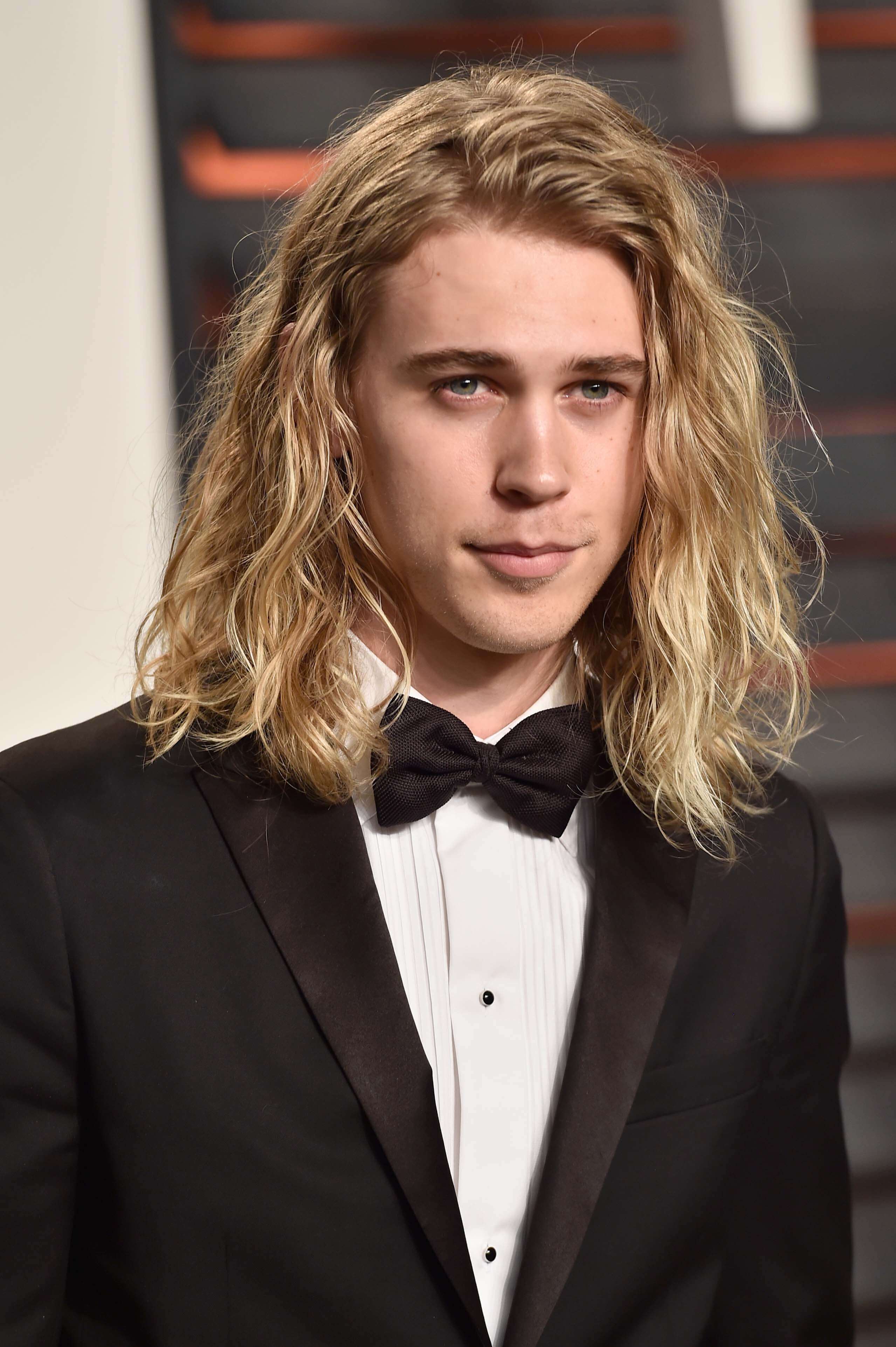 Остин батлер. Остин Батлер с длинными волосами. Austin Butler 2020. Остин Батлер молодой.