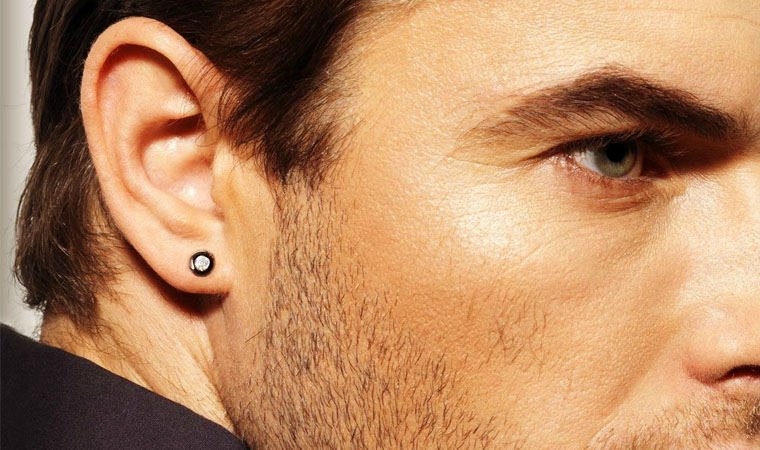 Что значит проколотое ухо у мужчины. Мужские серьги. Мужские серьги в ухо.