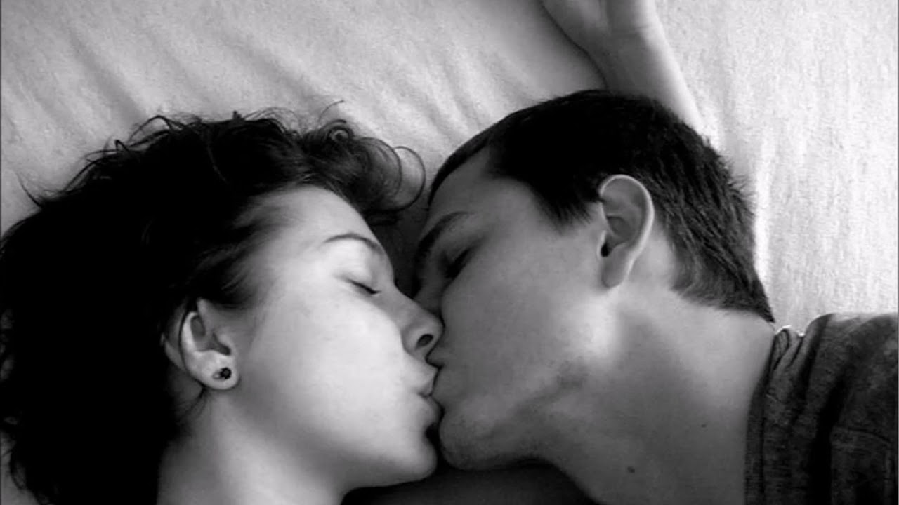 Бывший целует сонник. Поцелуй во сне. Поцелуй в губы во сне. Сон целует знакомый мужчина. Приснился поцелуй в губы с парнем знакомым.