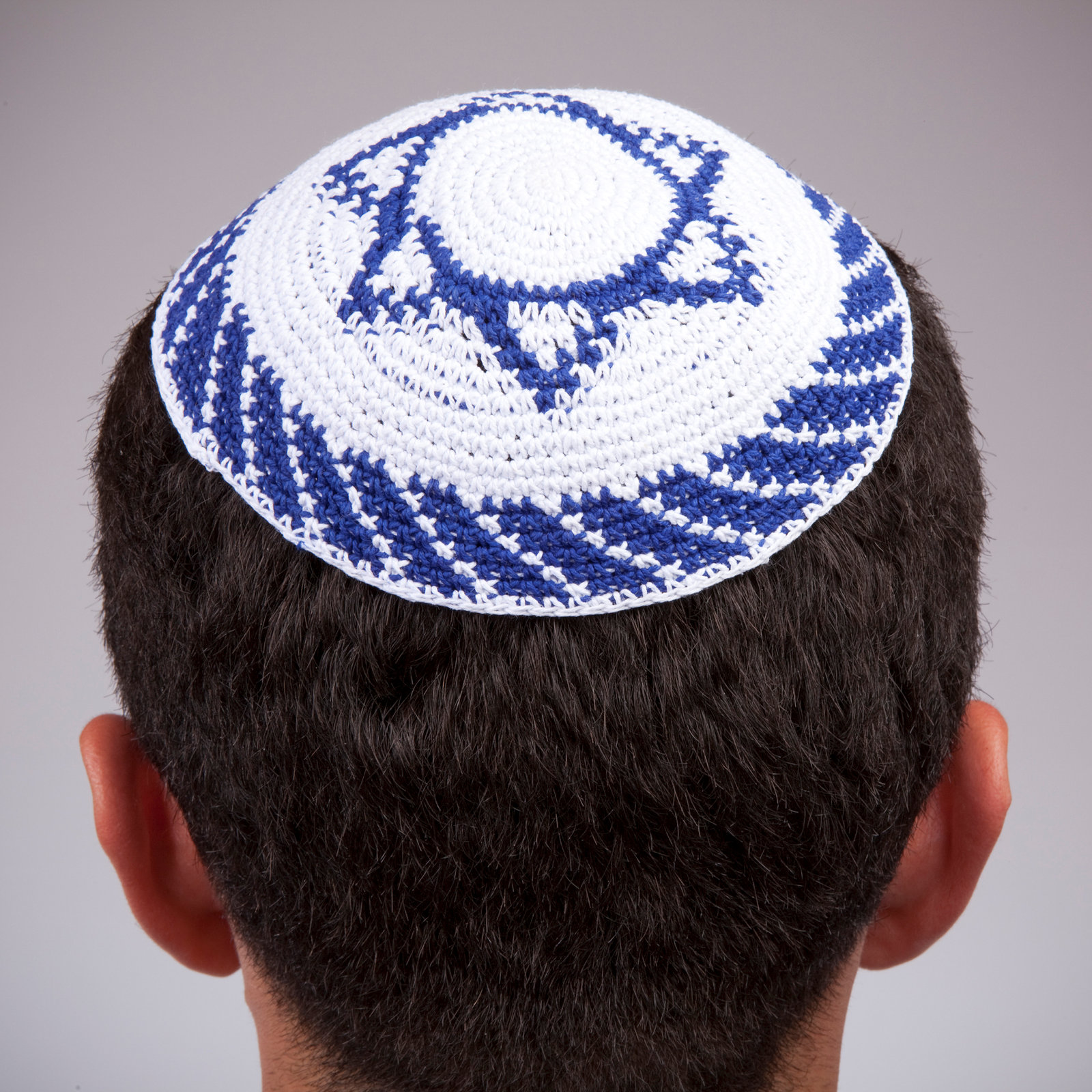 Такия тюбетейка. Еврейская шапочка ермолка. Ермолка тюбетейка. Ермолка еврейский головной убор. Еврейская тюбетейка.