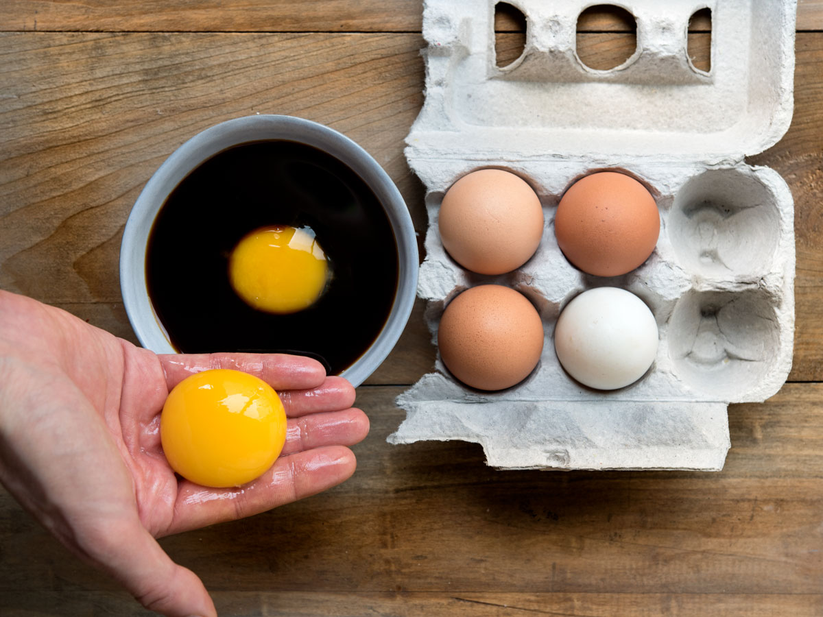 Куриные яйца польза и вред для организма. Желток куриного яйца. Яичные белки. Белок куриного яйца. Куриный желток.